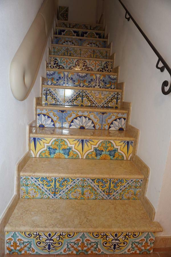 Вилла Casa Vacanze Torre Dei Gualtieri Сан-Бенедетто-дель-Тронто Экстерьер фото
