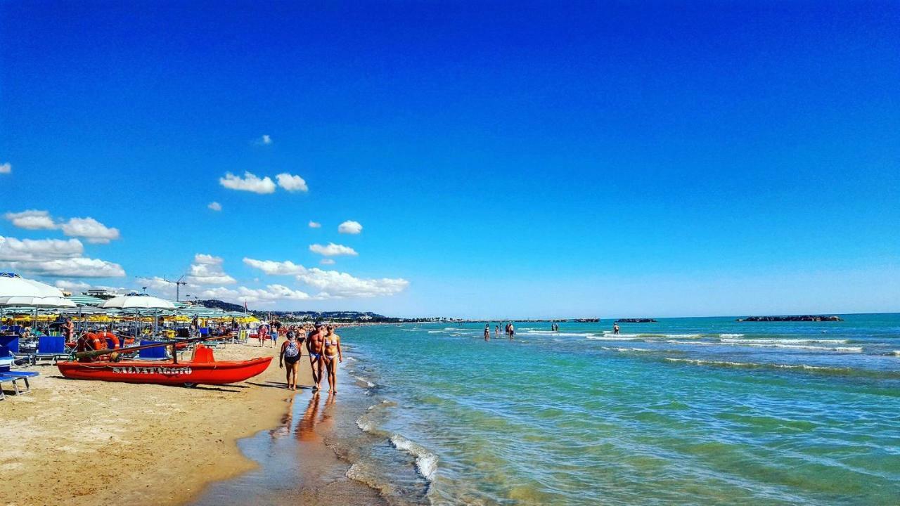 Вилла Casa Vacanze Torre Dei Gualtieri Сан-Бенедетто-дель-Тронто Экстерьер фото